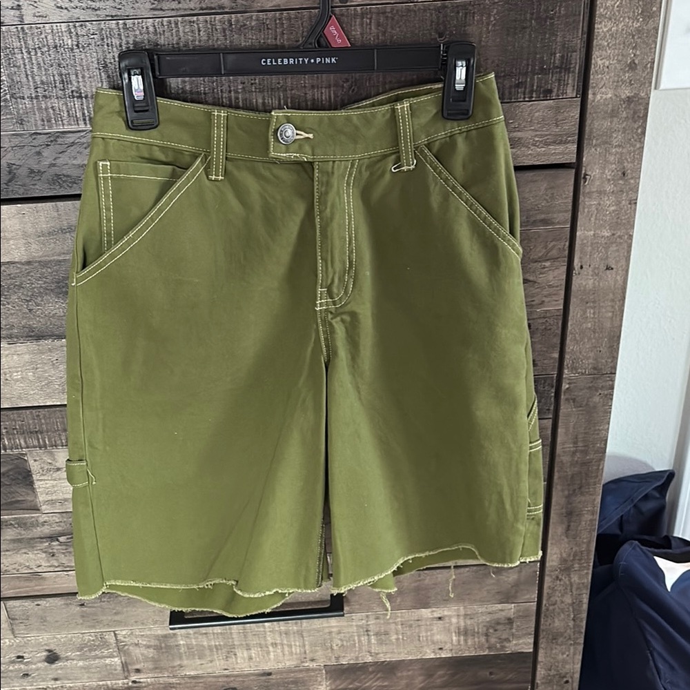 Celebrity Pink Men's Green Shorts